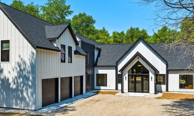 Egg Harbor House | The Point – Stylish 9BR Retreat for Large Groups in Egg Harbor
