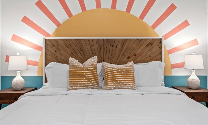 Holiday Beach Villa | The Pointbreak Unit A, 2 blocks from the beach!