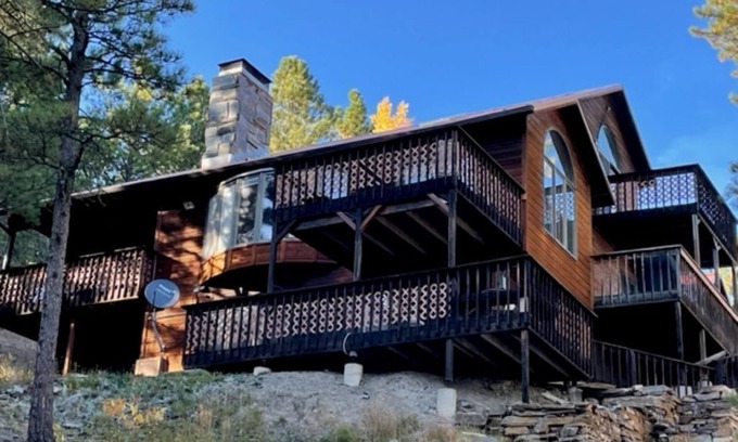 Rapid City House | The Ponderosa Secluded Cabin 5 miles to Lake Pactola! Central air! Hot tub!WIFI!