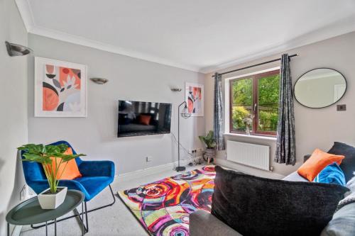 Ashford House | The Pondmore-Spacious Detached house in Ashford with free parking close to M20