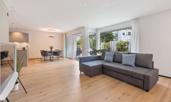 Dietikon District Apartment | The R Apartment Zugerberg - EV Wallbox - Terrasse