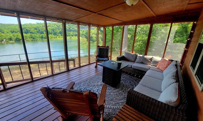 Calico Rock House | The Rainbow - Cabin 2 -Amazing White River frontage views!