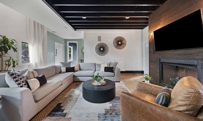 12 South House | The Rambler - Sparkling Pool & Steps to 12 South!