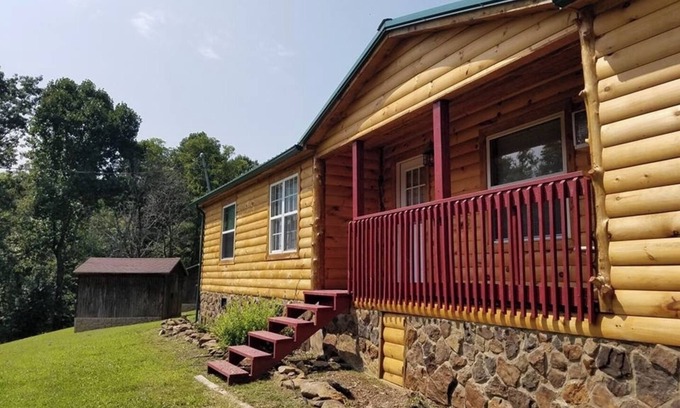 Genoa Cabin | The ranch style sandstone log home 3BR 2BA