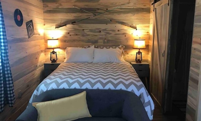 Coram Cabin | The Red Station by Glacier - Cabin #6 with AC and laundry
