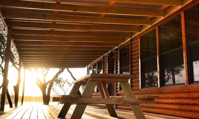 Albany Cabin | The Reel Deal on Hubbard Shores