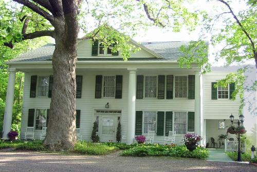 Saugerties South Bed & Breakfast | The Renwick Clifton House