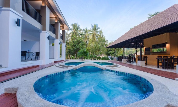 Khuk Khak Beach Hotel | The Retreat Khaolak Resort - SHA Extra Plus