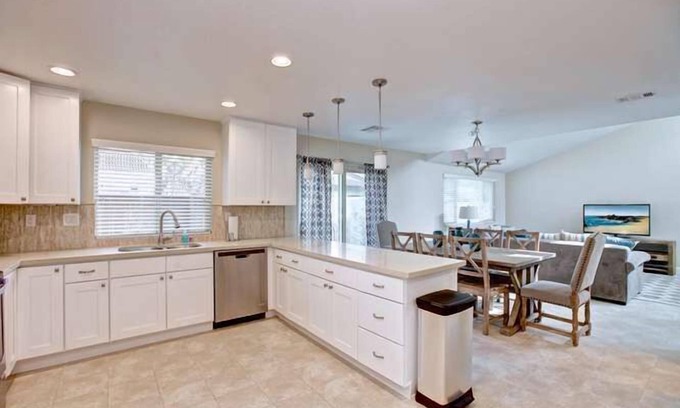 Northeast Anaheim House | The Retreat Near Disneyland - 6 miles from Disneyland