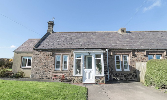 Embleton Cottage | THE RETREAT, pet friendly, with pool in Embleton