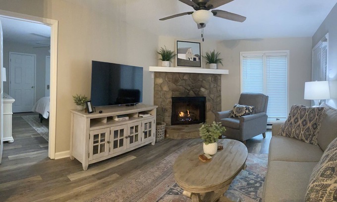 Blowing Rock Condo | The Rhodie Blowing Rock. Ground Floor Condo. 2BR 2BA Walk to Town.