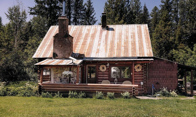 Condon Cabin | The River House Wedding & Event Venue