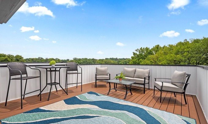 Clarksville House | The Rooftop Haven of Downtown (1012 Franklin St)