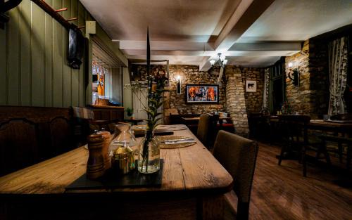 Sherborne Hotel | The Rose & Crown In Trent