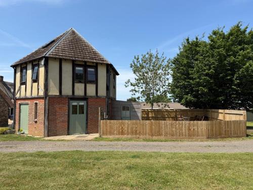 Middleton Cheney House | The Round House