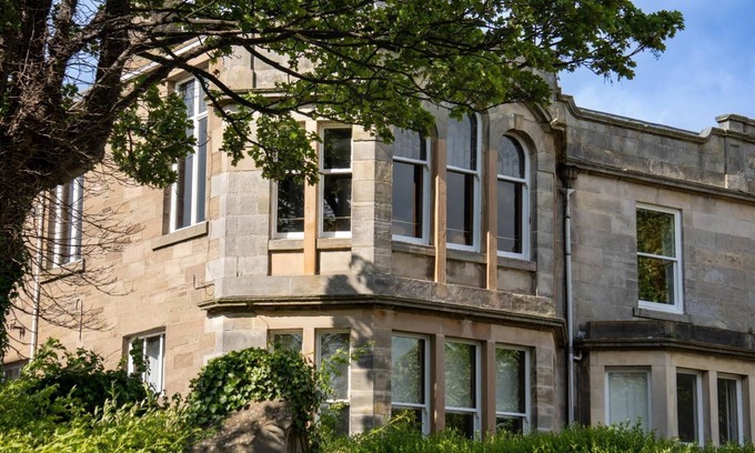 Dundee Apartment | The Royal Tay Apartment - Stained Glass and River Views