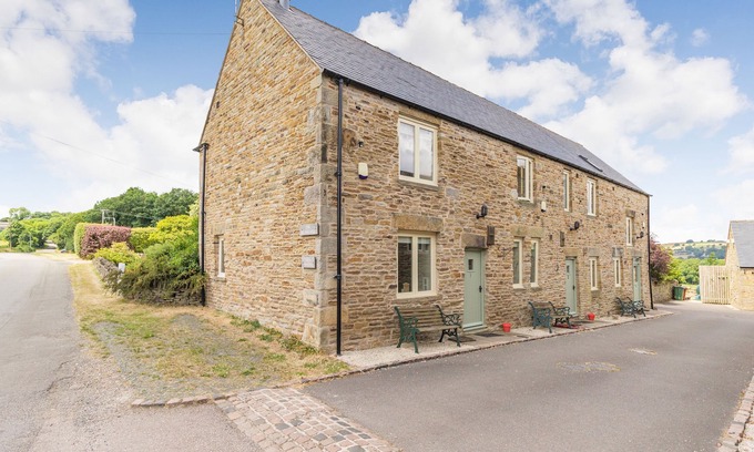 Chesterfield Cottage | THE RUMBLINGS 3, family friendly, character holiday cottage in Barlow
