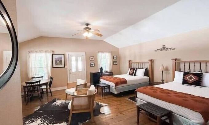 Salado Bed & Breakfast | The Salado Inn Kolb Suite