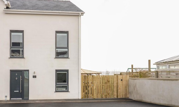Tyn-y-Gongl House | The Sandy Bee
