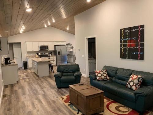 Ashtabula House | The Sansa Suite at Brants Apple Orchard