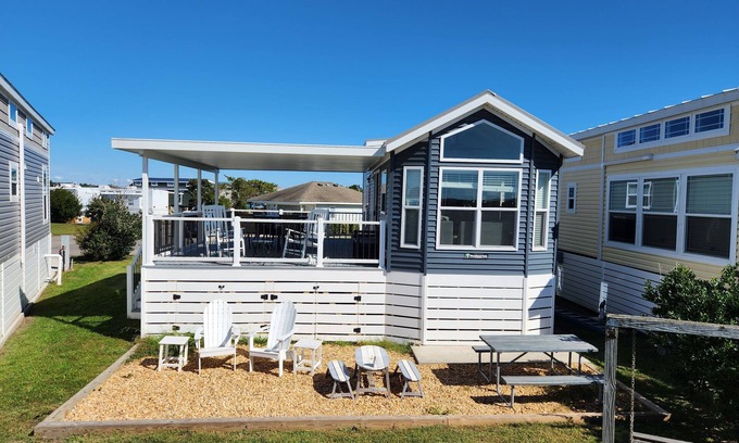 Sandbridge House | The Seashell Shack - Waterfront Tiny House on Back Bay