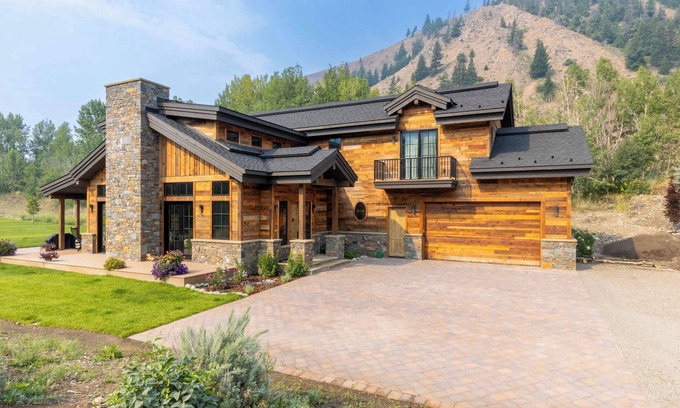 Sun Valley House | The Sheepbend Home - Luxury Home Steps to River!