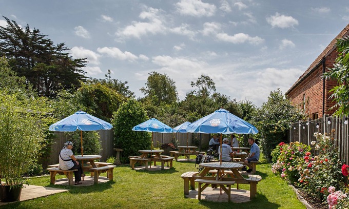 Weybourne Bed & Breakfast | The Ship Inn