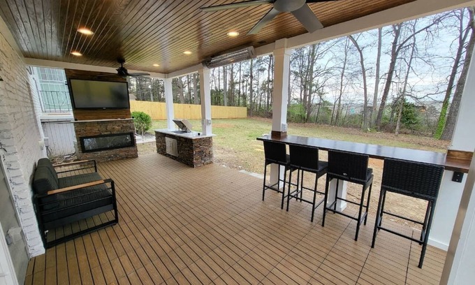 Church Street House | The Silver Stone w/Covered Patio, Outdoor Kitchen and Amazing Game Area