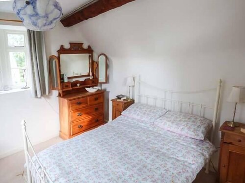 Aymestrey Cottage | The Smithy, MORTIMERS CROSS
