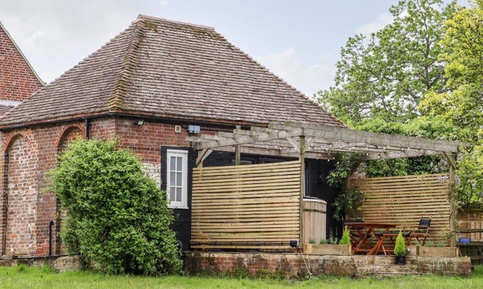 Stuppington House | The Snug at Pickelden Farmhouse