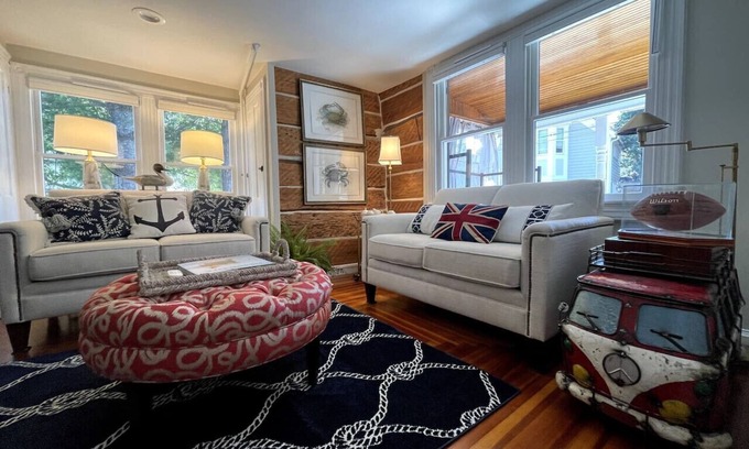 St. Michaels Bed & Breakfast | The Snuggery Inn & Suites Captain's Quarters