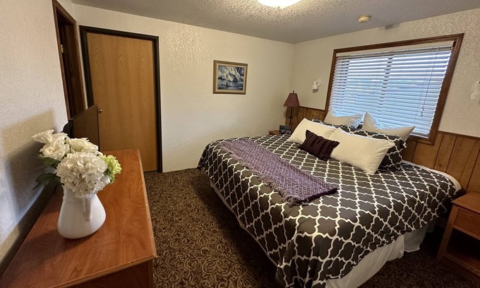 Wrangell Cabin | The Sourdough Lodge