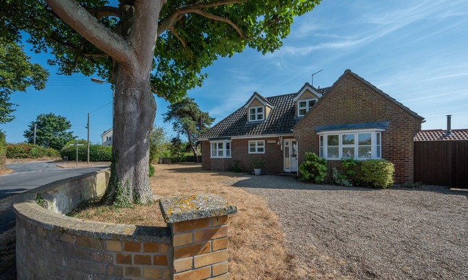 Reydon House | The Spinney - Four Bedroom House, Sleeps 5