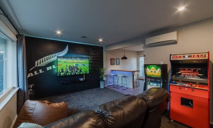 Merivale House | The Sport Fanatic's Wonderland