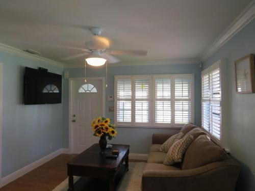 Mango Groves House | The Star Fish Inn Lake Worth Beach