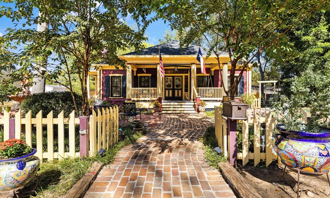 Jefferson Bed & Breakfast | The Steamboat Inn