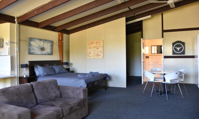 Middlemount Apartment | The Studio
