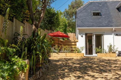 Lelant Apartment | The Studio, Rosebud. 5 minutes walk to beach.