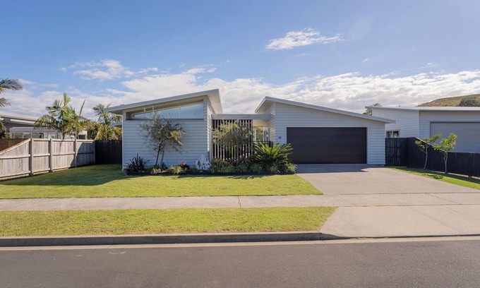 Whitianga House | The Summer Stunner - Whitianga Holiday Home