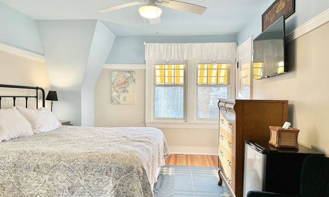 Bar Harbor Apartment | The Sun Island Room - Lafayette Inn Bar Harbor