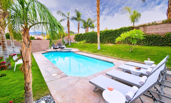 La Quinta House | The Sunberry: Private Mini Resort, Free Heated Pool/Spa, 5-star hospitality!