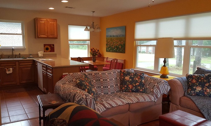 Brent Apartment | The Sunflower Inn is a cozy, comfortable and private large 1 bedroom apartment.