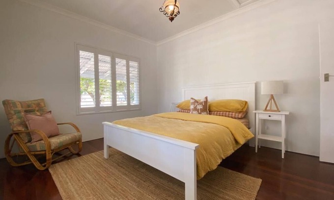 Falcon House | The Sunshine Shack - enjoy the beach and relax in our sunny holiday heaven