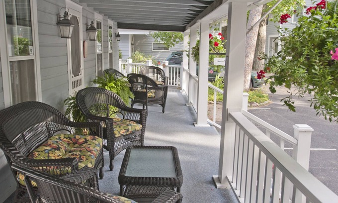 Glen Arbor Bed & Breakfast | The Sylvan Inn