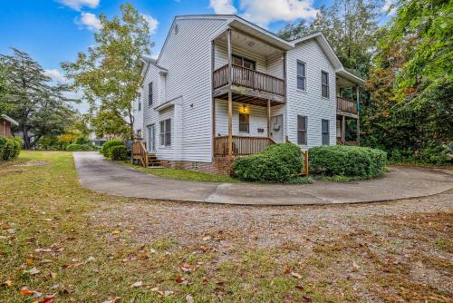Terry Sanford Apartment | The Terry Sanford Guest House Apt C