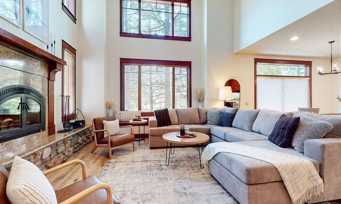 Mammoth Lakes House | The Timbers Townhome #1035- Grand 4 Bedrooms Plus Den, Private Spa, washer/dryer, WIFI