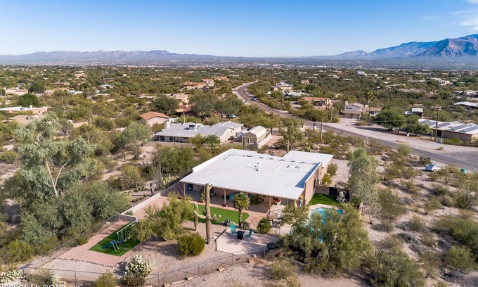 Rancho Del Cerro House | The Tortolita House on 1.2 acres - 3 min from the Sweetwater Preserve!