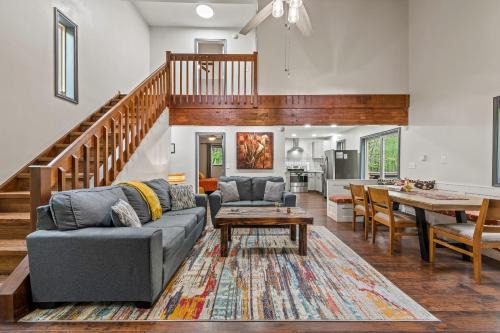 Albrightsville House | The Tranquil Trails by AvantStay Lake Access Deck Fireplace