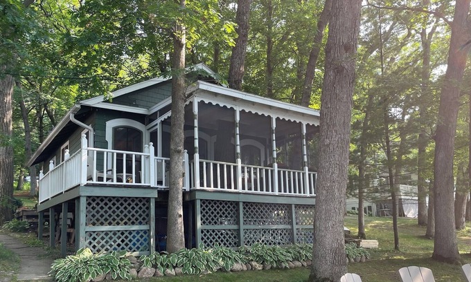 Markesan Cottage | The Tree House on Green Lake WI