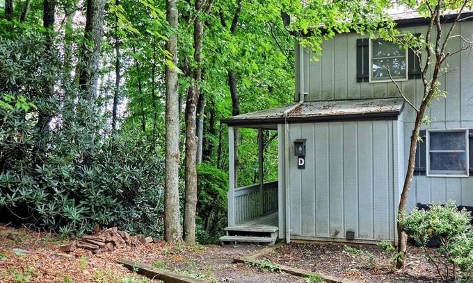 Fleetwood Condo | The Tree House-Open for Bookings! Affordable, WIFI, Arcade Game, Pinball